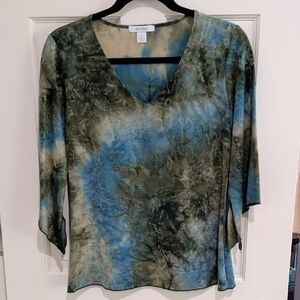 Blue/Olive-Green Top With Shiny Pattern